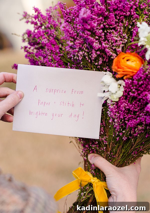DIY Doorstep Flower Bomb: Surprise Your Neighbors with Blooming Planters 3 A DIY doorstep surprise....flower bomb! With a giant bouquet of heather, ranunculus, scabiosa, etc. #flowerpower #flowers #bouquet #floral #fall