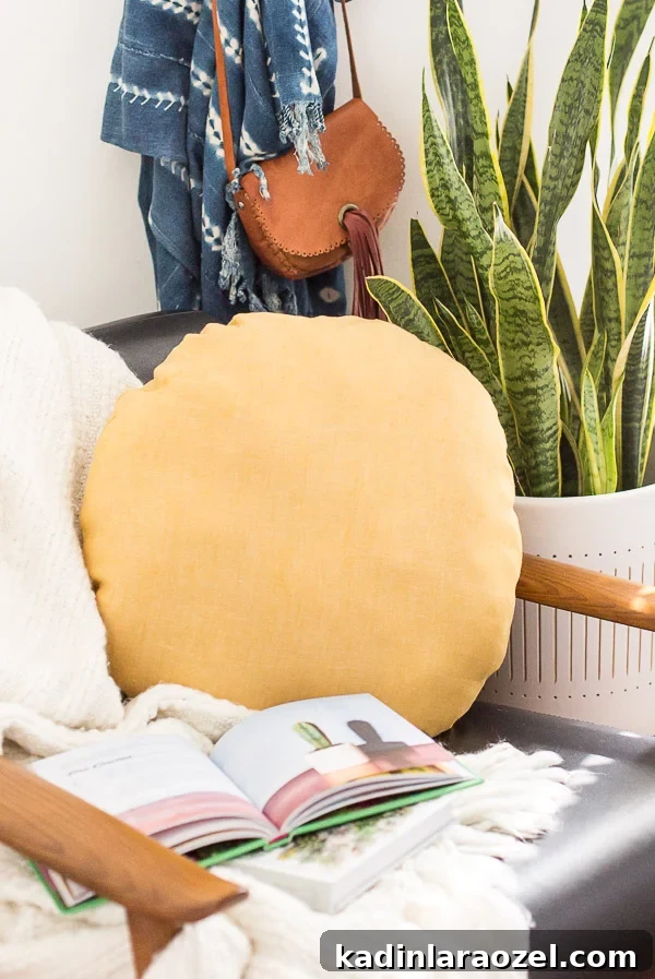 DIY Round Throw Pillow Tutorial for Stylish Home Decor 4 How to Make a DIY Circle Pillow for your Home. #pillow #diy #tutorial #circlepillow #roundpillow #homedecor #housewares #midcentury #interiors