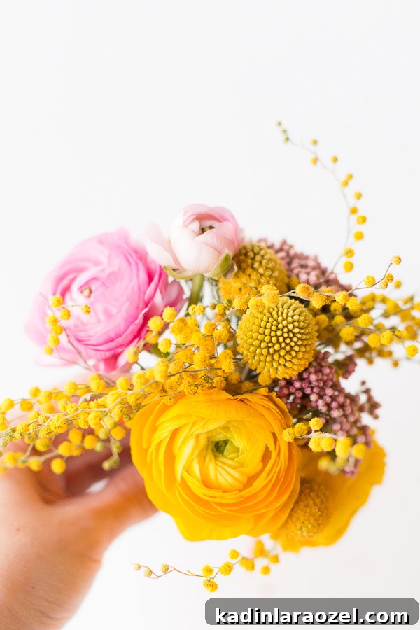 Spring Floral Mini Bouquets and Boutonnieres for Intimate Weddings 3 Spring mini florals (bouquet and boutonniere recipes for weddings and everyday entertaining) #flowers #florals #spring #springflorals #bouquet #ranunculus #diy