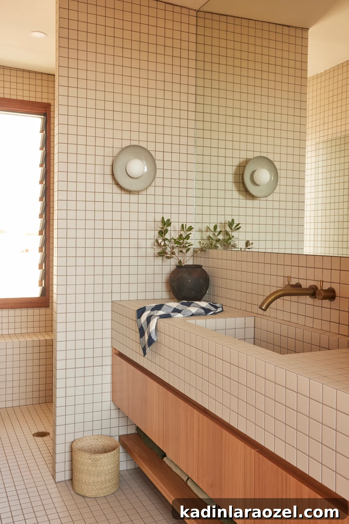 13 Stylish Ways to Refresh and Decorate Your Bathroom 16 img 84241 15