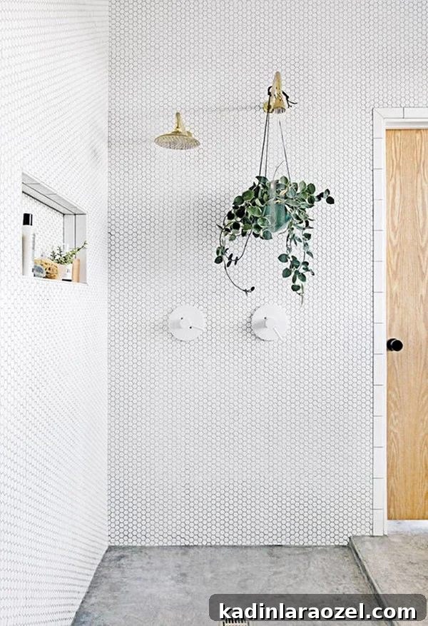 13 Stylish Ways to Refresh and Decorate Your Bathroom 3 13 Ways to Get Your Bathroom Looking Fresh And Clean for Spring (image Alyson Fox) #bathroom #springcleaning #bathroominspo