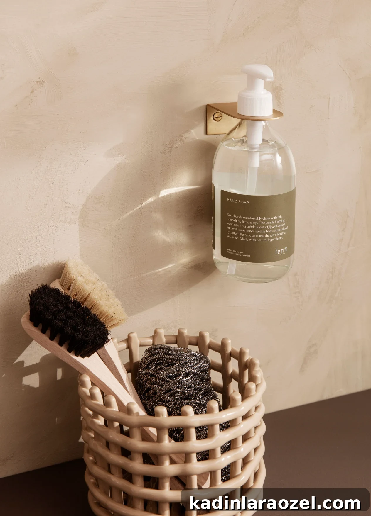 13 Stylish Ways to Refresh and Decorate Your Bathroom 4 img 84241 3