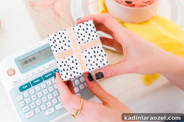 Spring Entertaining Idea: Add personalized ribbon to party favors and more. Click through for all 6 simple tablescape ideas for spring and Easter entertaining. #entertaining #modernentertaining #easter #pastels #flowerpower #floralcenterpiece #diy