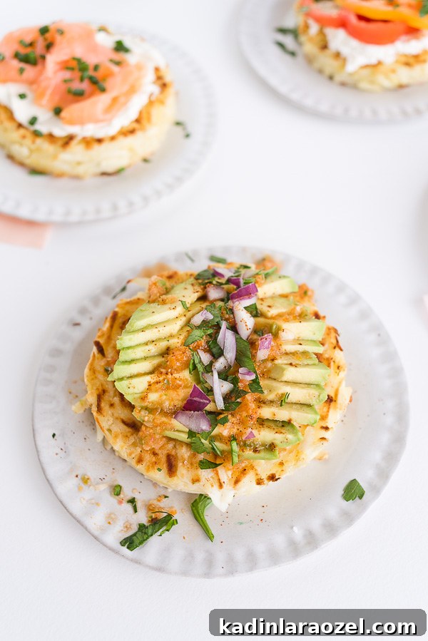 Brady Brunch: 3 Savory Hash Brown Nest Recipes for Your Next Brunch 6 Savory hash brown nests 3 ways at your next brunch (this one is an avocado toast knockoff). Click through for the recipe! #breakfast #brunch #recipe #hashbrowns #uniquehashbrown