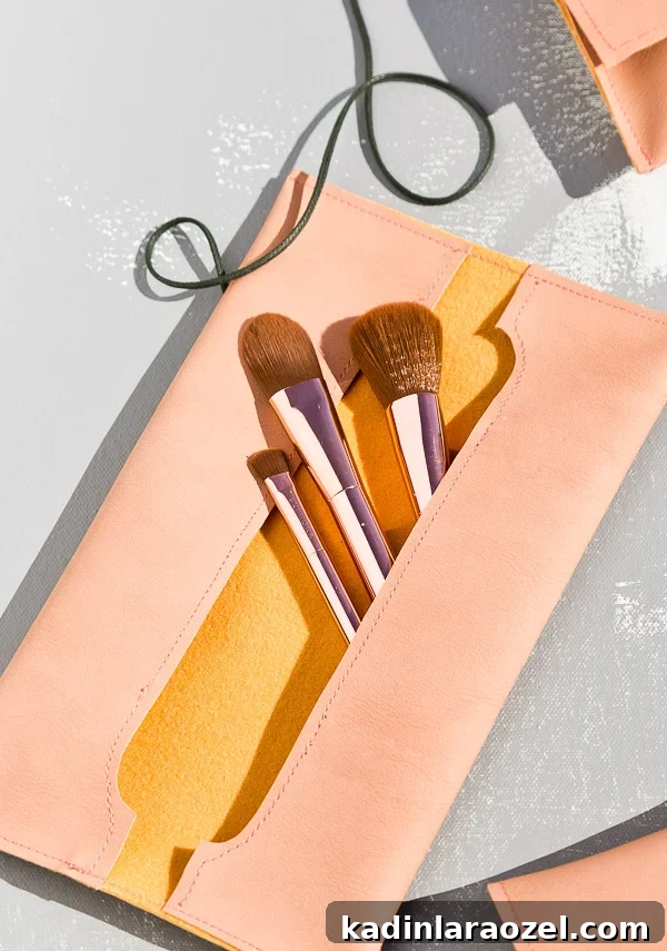 Sewn Leather Pouches: 3 DIY Methods for Stylish Results 3 DIY makeup pouch. Learn how to make leather sewn pouches three different ways with this tutorial. Click through! #diygift #diy #sewing #sewingtutorial #leather
