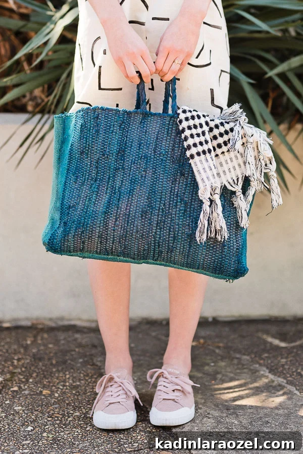 Summer DIY to Try! How to Make a Sewn Beach Bag (or Market Tote) for Summer. #sewing #diy #diybag #beachbag #summerdiy