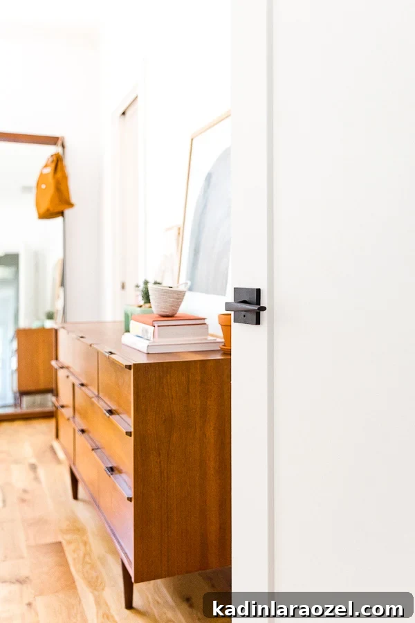 An organic modern bedroom makeover, with a muted color palette mixed with vintage woods. This is the home of lifestyle blogger, Brittni Mehlhoff of Paper and Stitch. #interiors #bedroominspo #organicmoderninteriors #organicmodernbedroom #bedroommakeover