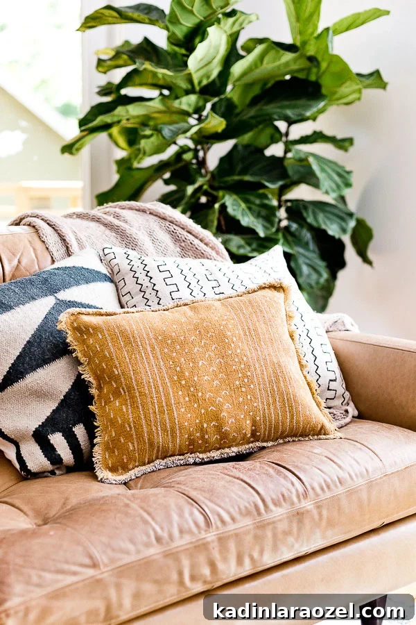 How to Sew a Reversible Pillow: Flip and Reverse for Two Looks 5 Sewing DIY // Learn how to sew a reversible pillow. It's so easy (and hand painted too)! #sewingproject #diypillow #diy #sewingdiy #modernhomedecor #modernhousewares