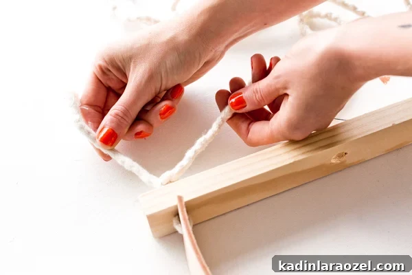 How to make a minimal wall hanging DIY that doubles as a plant holder. Connect the wood and leather with cotton piping. #wallhanging #diyart #diywallart #diyplanter #diy #weekendproject