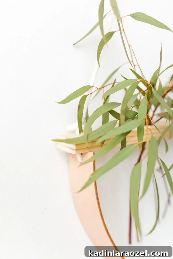 How to make a minimal wall hanging DIY that doubles as a plant holder. #wallhanging #diyart #diywallart #diyplanter #diy #weekendproject