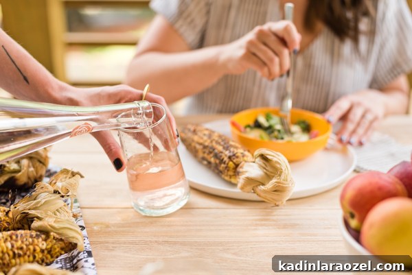 Summer Entertaining Essentials: Must-Have Outdoor Hosting Gear 6 Summer essentials for outdoor entertaining. Including the perfect outdoor furniture, accessories, food and drink recipes! #summer #summerentertaining