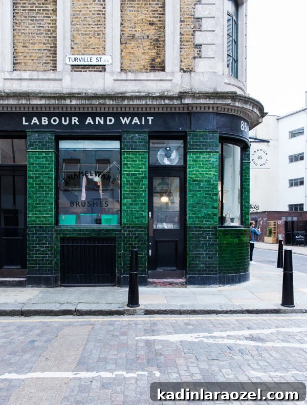 The Coolest Places to Stay, Eat, and Shop in London, England #london #travel #travelguide #londonengland #england