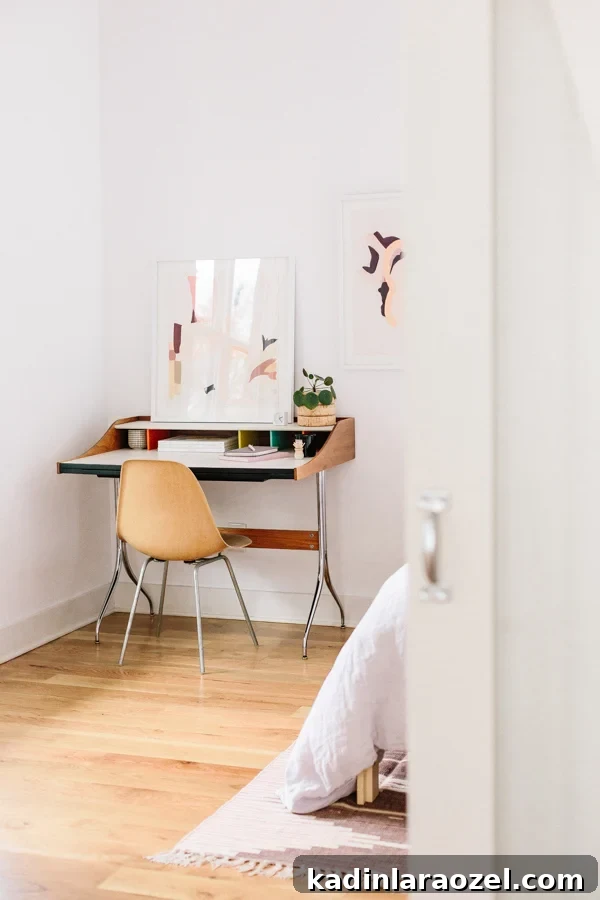 12 Guest Bedroom Updates in 12 Months + 5 Refresh Ideas 10 Peek into the minimal modern guest bedroom of Paper and Stitch founder, Brittni Mehlhoff. And get 5 tips for refreshing your guest bedroom before having guests. #guestroom #bedroom #organicmodern #minimalbedroom #bohobedroom #eclecticbedroom