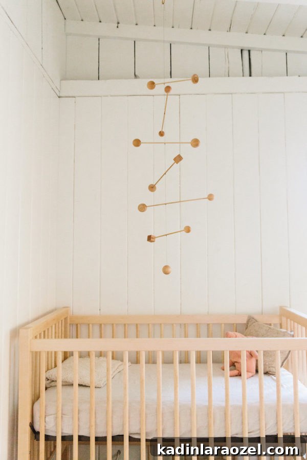 Interior Obsessions: 7 DIY Decor Trends to Transform Your Home 7 Minimal baby mobile idea you can easily DIY. Check out the latest I Spy DIYs for more inspiration.