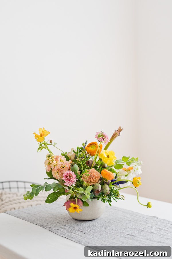 Flower Arranging Tips from a Florist: 8 Simple Tricks & A Signature Bouquet Recipe 6 close-up of textured blooms