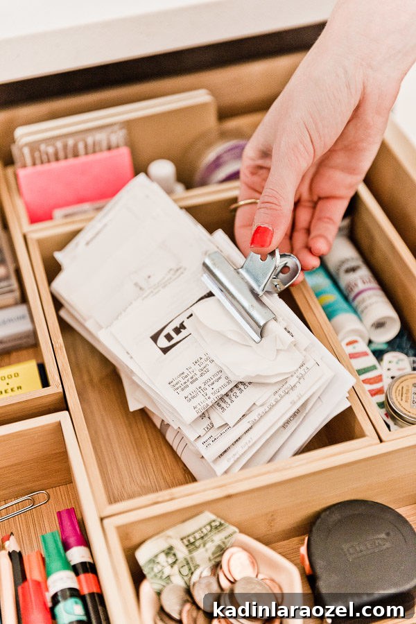 Declutter Your Junk Drawer in 5 Minutes: Quick, Lasting Organization 5 How to Organize Your Junk Drawer Once and For All (in 5 Minutes)! #organization #junkdrawer #organized #organizedjunkdrawer #getorganized