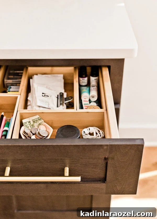 Declutter Your Junk Drawer in 5 Minutes: Quick, Lasting Organization 6 How to Organize Your Junk Drawer Once and For All (in 5 Minutes)! #organization #junkdrawer #organized #organizedjunkdrawer #getorganized