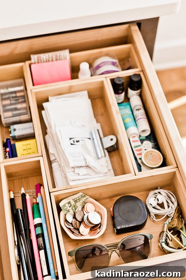 Declutter Your Junk Drawer in 5 Minutes: Quick, Lasting Organization 7 How to Organize Your Junk Drawer Once and For All (in 5 Minutes)! #organization #junkdrawer #organized #organizedjunkdrawer #getorganized