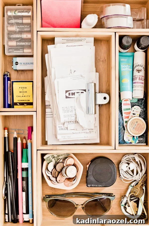 Declutter Your Junk Drawer in 5 Minutes: Quick, Lasting Organization 8 How to Organize Your Junk Drawer Once and For All (in 5 Minutes)! #organization #junkdrawer #organized #organizedjunkdrawer #getorganized