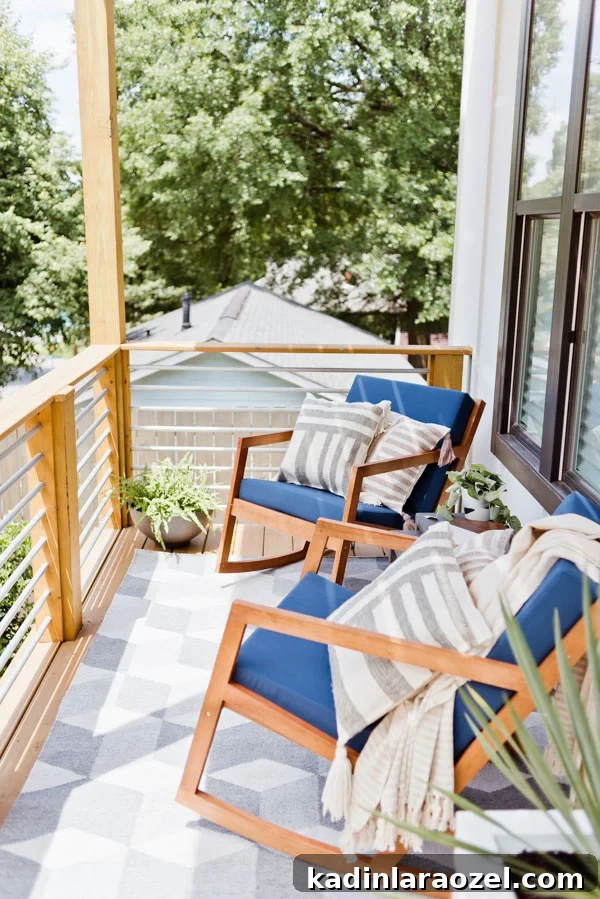 The front porch makeover of Brittni Mehlhoff of Paper and Stitch. This small outdoor space that went from completely bare to cozy modern with just a few items. #frontporchreveal #outdoorreveal #outdoormakeover #frontporchmakeover #beforeafterhome #porchmakeover