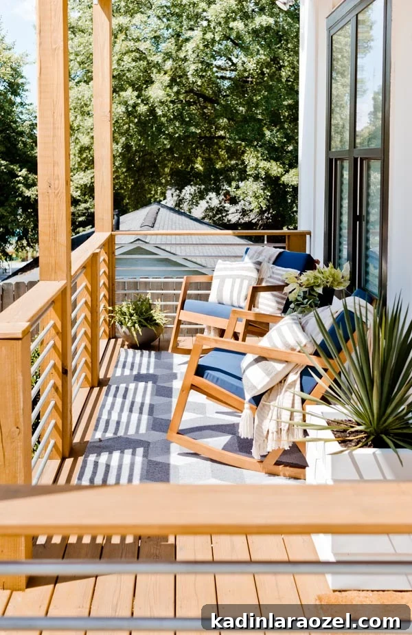 Front porch makeover from Brittni Mehlhoff of Paper and Stitch. Click through for a little inspiration for decorating a small outdoor space. #frontporchreveal #outdoorreveal #outdoormakeover #frontporchmakeover