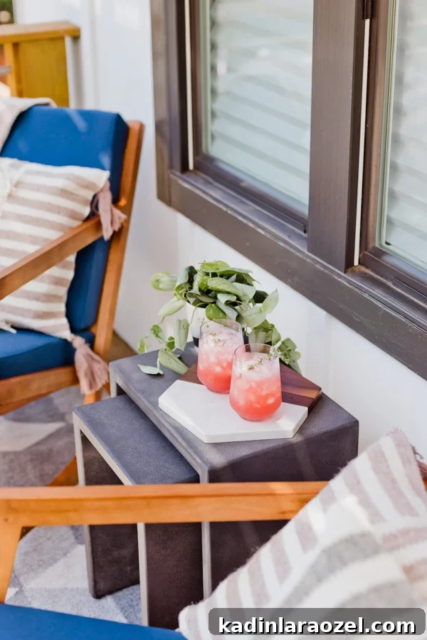 Entertaining in a small outdoor space. #frontporchreveal #outdoorreveal #outdoormakeover #frontporchmakeover #beforeafterhome #porchmakeover