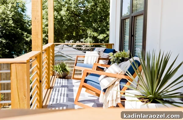 The front porch makeover of Brittni Mehlhoff of Paper and Stitch. This small outdoor space that went from completely bare to cozy modern with just a few items. #frontporchreveal #outdoorreveal #outdoormakeover #frontporchmakeover #beforeafterhome #porchmakeover