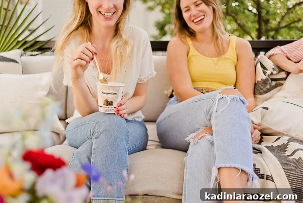 How to throw the perfect end of summer get-together (with ice cream). Click through for entertaining tips from Brittni Mehlhoff of Paper and Stitch. #summerentertaining #entertainingideas #entertainingtips #dinnerparty #outdoorentertaining