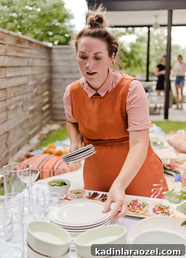 How to throw the perfect end of summer get-together. Click through for entertaining tips from Brittni Mehlhoff of Paper and Stitch. #summerentertaining #entertainingideas #entertainingtips #dinnerparty #outdoorentertaining