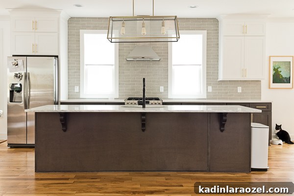 Before. Inspiration for a modern kitchen makeover, that will still work for renters! #beforekitchen #kitchenmakeover #kitcheninspiration 