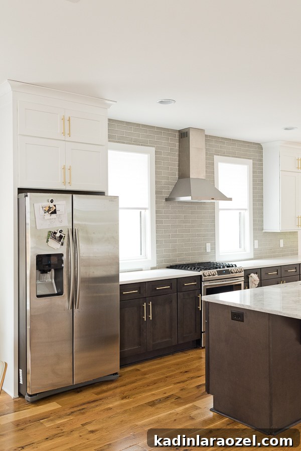 Before images for a modern kitchen makeover (and all the ideas are renter friendly)! #beforekitchen #kitchenmakeover #kitcheninspiration #renterfriendlymakeover