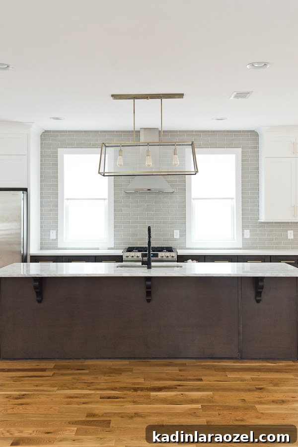 Before photos for a modern kitchen makeover (and all the ideas are renter friendly)! #beforekitchen #kitchenmakeover #kitcheninspiration #renterfriendlymakeover