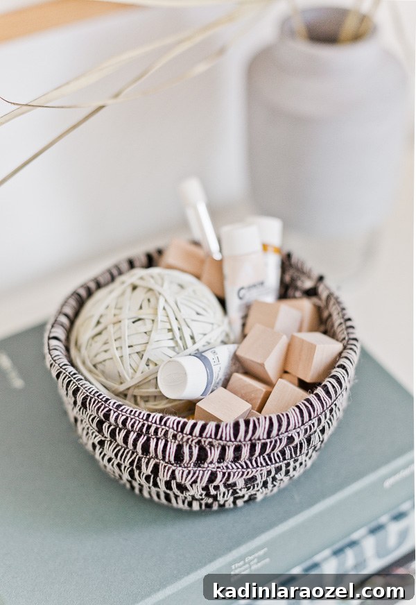 A unique take on DIY rope bowls. You can make 2-3 of these rope bowls for just a couple of bucks (in less than 10 minutes). They're so easy to make! #sewingdiy #easysewingproject #diy #diydecor #homedecor #organicmodern