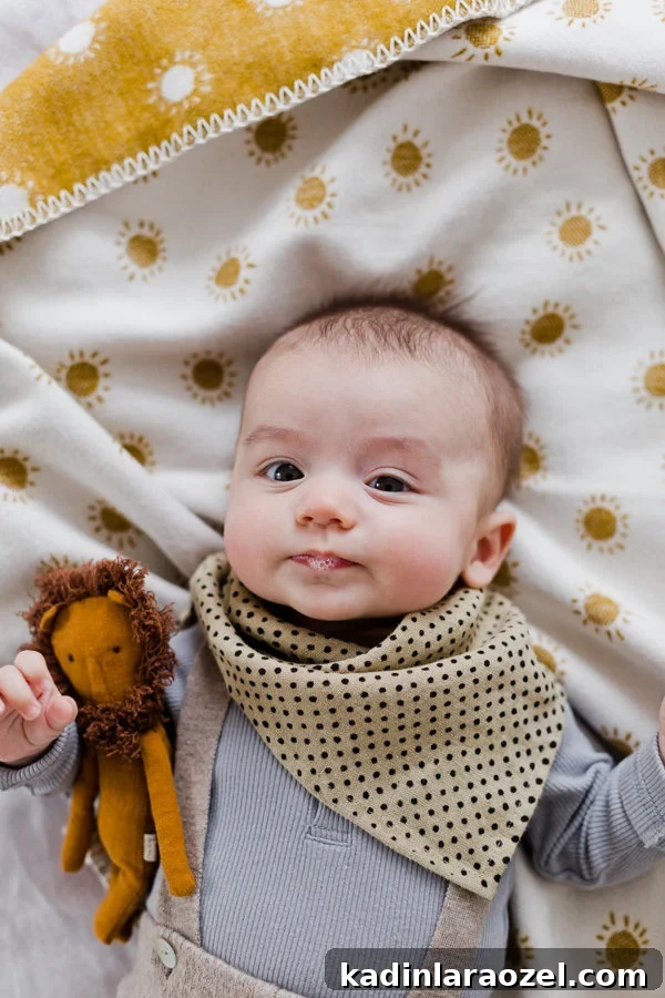 10-Minute Bandana Bib from a Napkin: DIY for Your Baby 4 How to Make a DIY Bandana Bib for Your Little One #baby #diy #diybaby #bib #babyclothes