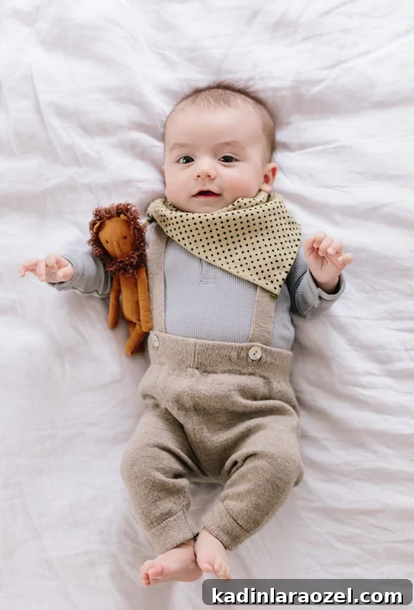 10-Minute Bandana Bib from a Napkin: DIY for Your Baby 5 How to Make a DIY Bandana Bib for Your Little One #baby #diy #diybaby #bib #babyclothes