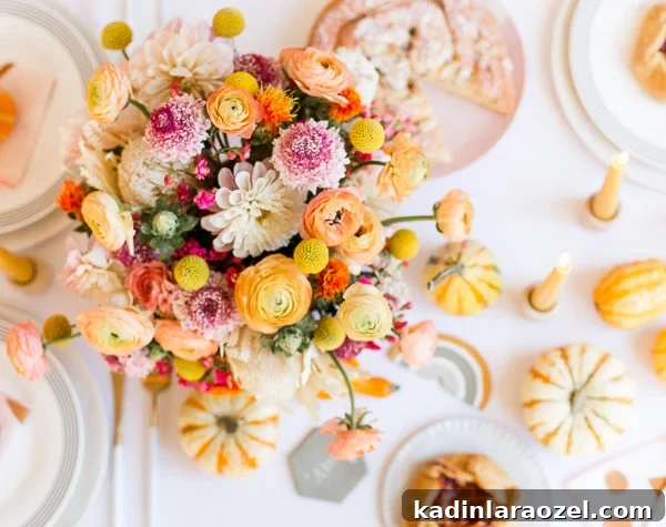Cozy Colorful Modern Thanksgiving Tablescape Ideas 5 A unique Thanksgiving tablescape that is minimal and modern, but still cozy and colorful. #thanksgiving #tablescape #tabledecor #entertainingideas #thanksgivingentertaining #thanksgivingdiy