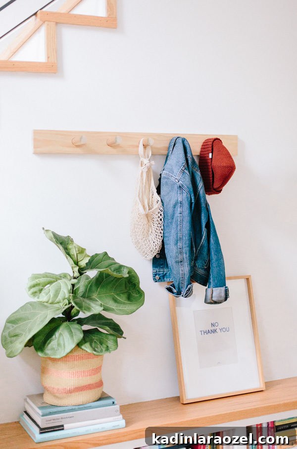 Totally Hooked: How to Make a Wood DIY Peg Rail Organizer. Click through for the tutorial. #woodproject #wooddiy #diyidea #diyproject #diywallhooks #wallorganizer