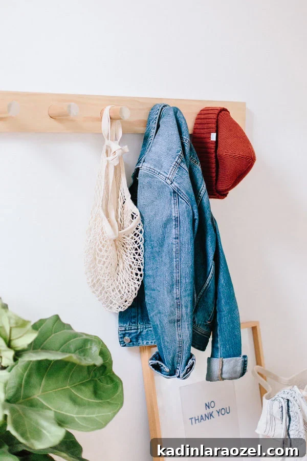 Totally Hooked: How to Make a Wood DIY Peg Rail Organizer. Click through for the tutorial. #woodproject #wooddiy #diyidea #diyproject #diywallhooks #wallorganizer