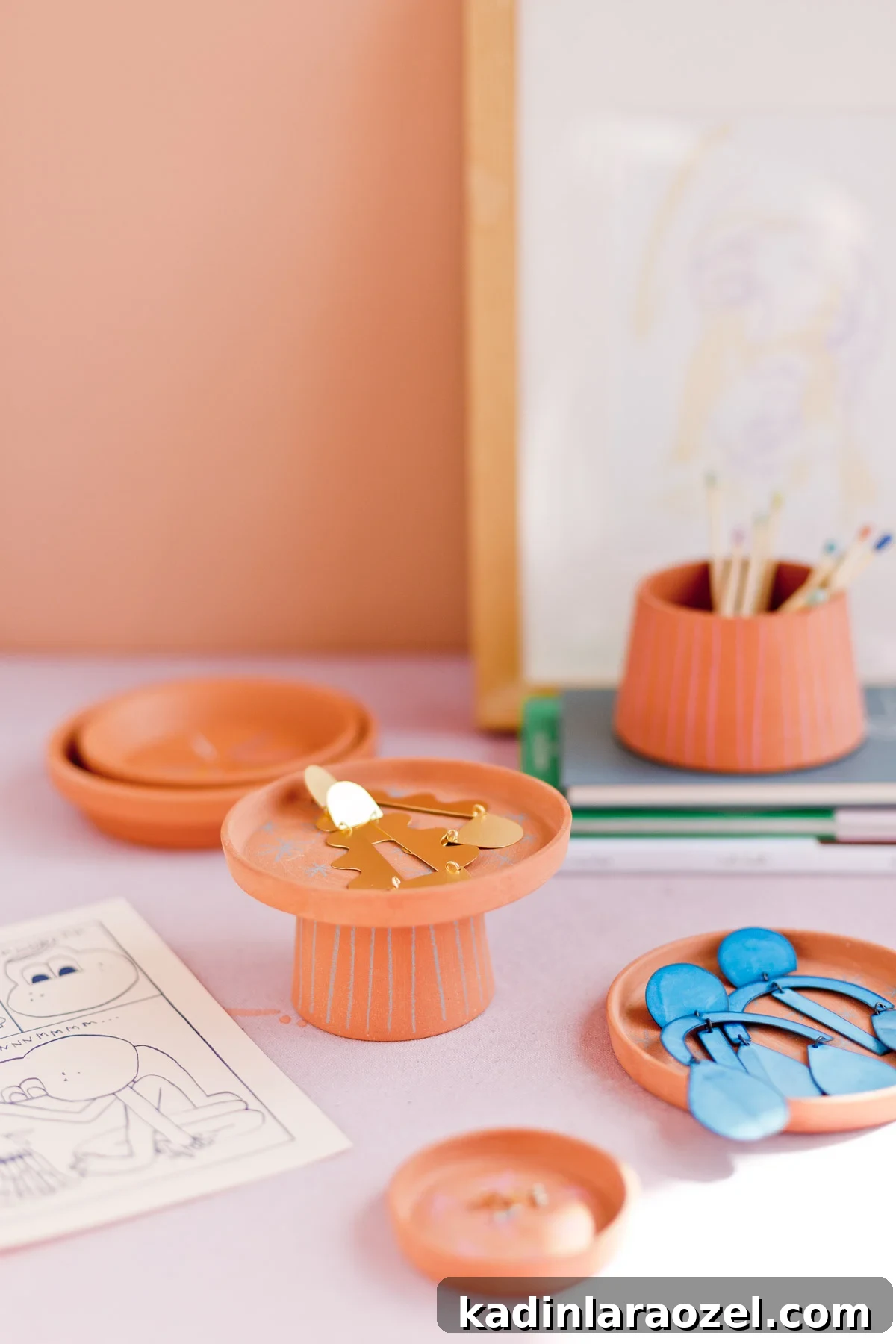 DIY Jewelry Dish Tutorial: Make a Stylish Trinket Tray 4 Let's Dish: A Simple DIY Jewelry Dish / Trinket Tray. #jewelry #diy #diyhome #terracotta #homedecor