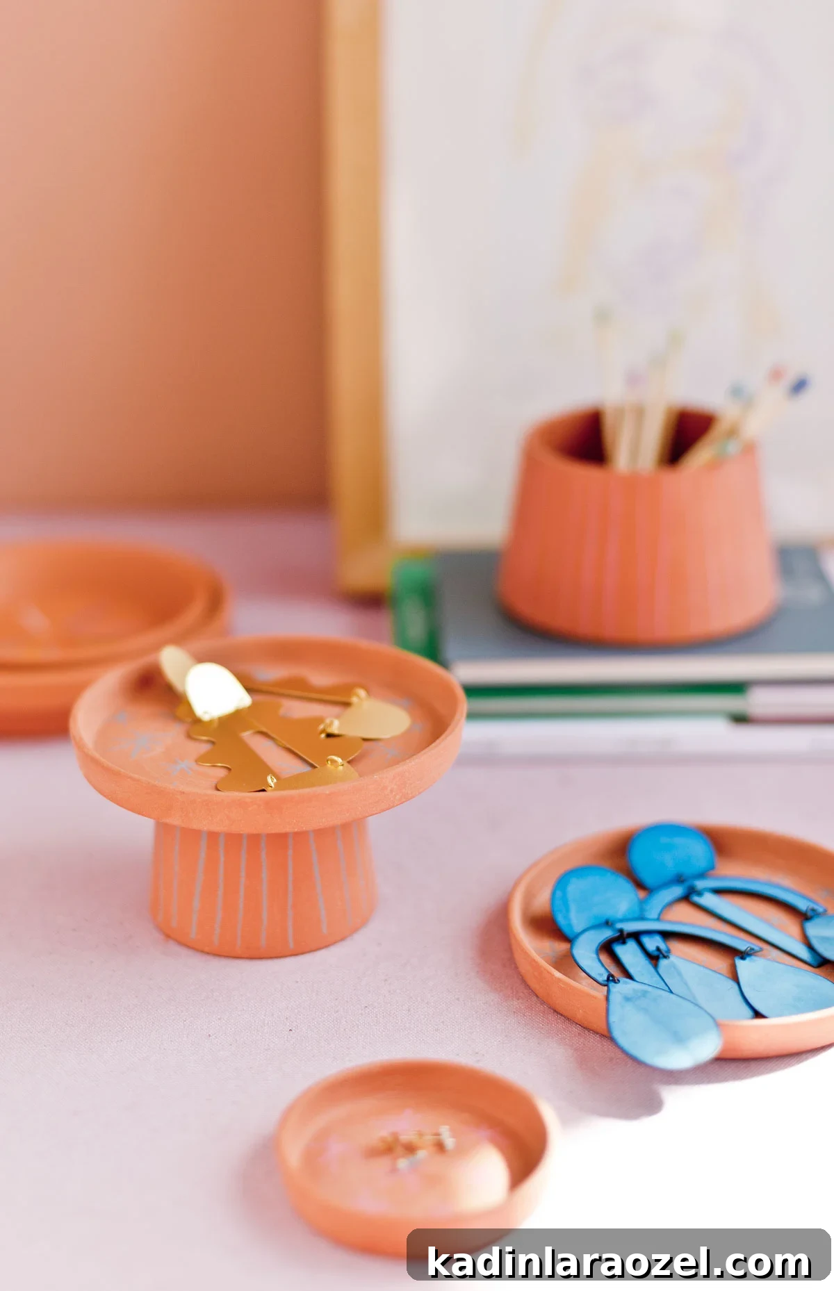 DIY Jewelry Dish Tutorial: Make a Stylish Trinket Tray 6 Let's Dish: A Simple DIY Jewelry Dish / Trinket Tray. #jewelry #diy #diyhome #terracotta #homedecor