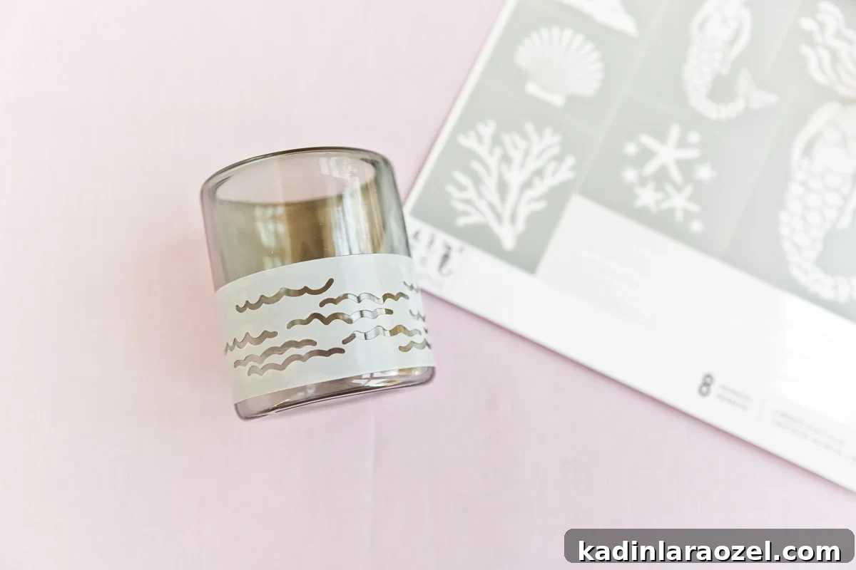 Stenciling glass vase