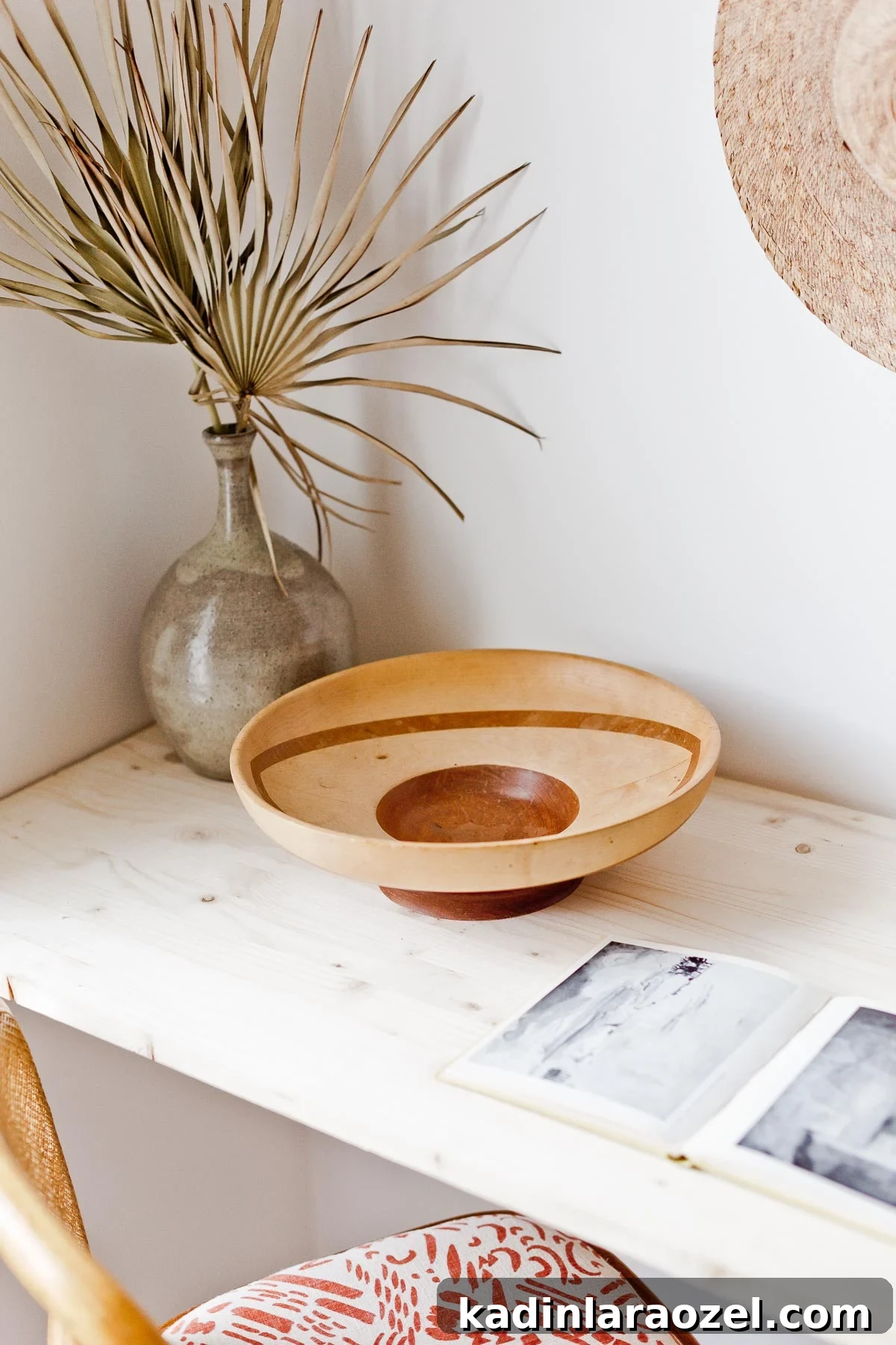Vintage finds and natural elements are found throughout this earthy modern guest room / home office makeover by Brittni Mehlhoff of Paper and Stitch. #earthyinterior #organicmodern #vintage #deskaccessories