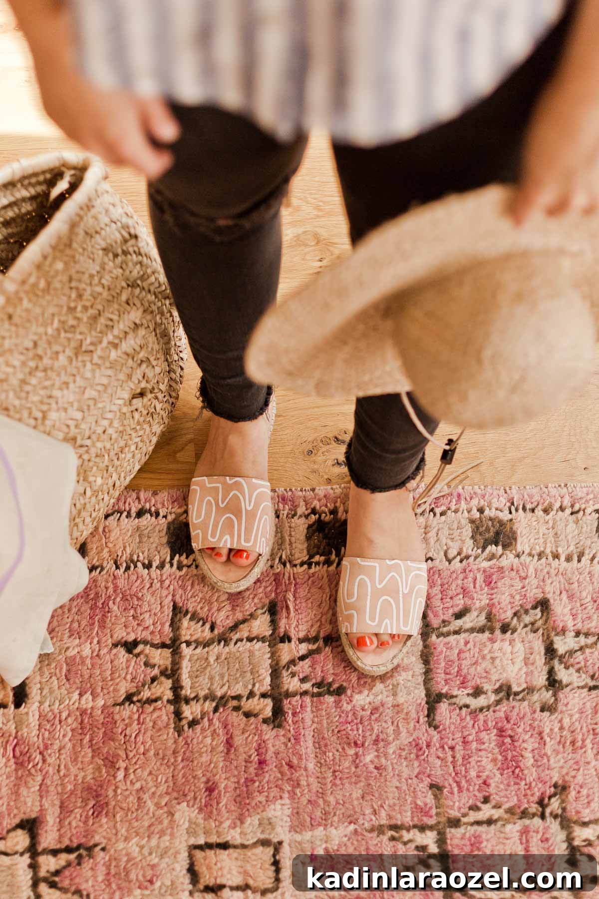 Transforming Closet Finds into Unique DIY Summer Accessories 12 Give old sandals new life with a quick (and easy) makeover. Click through for the tutorial AND free downloadable patterns to add unique prints to nearly anything you can think of. #diy #diysummer #summer #summeraccessories #sandals