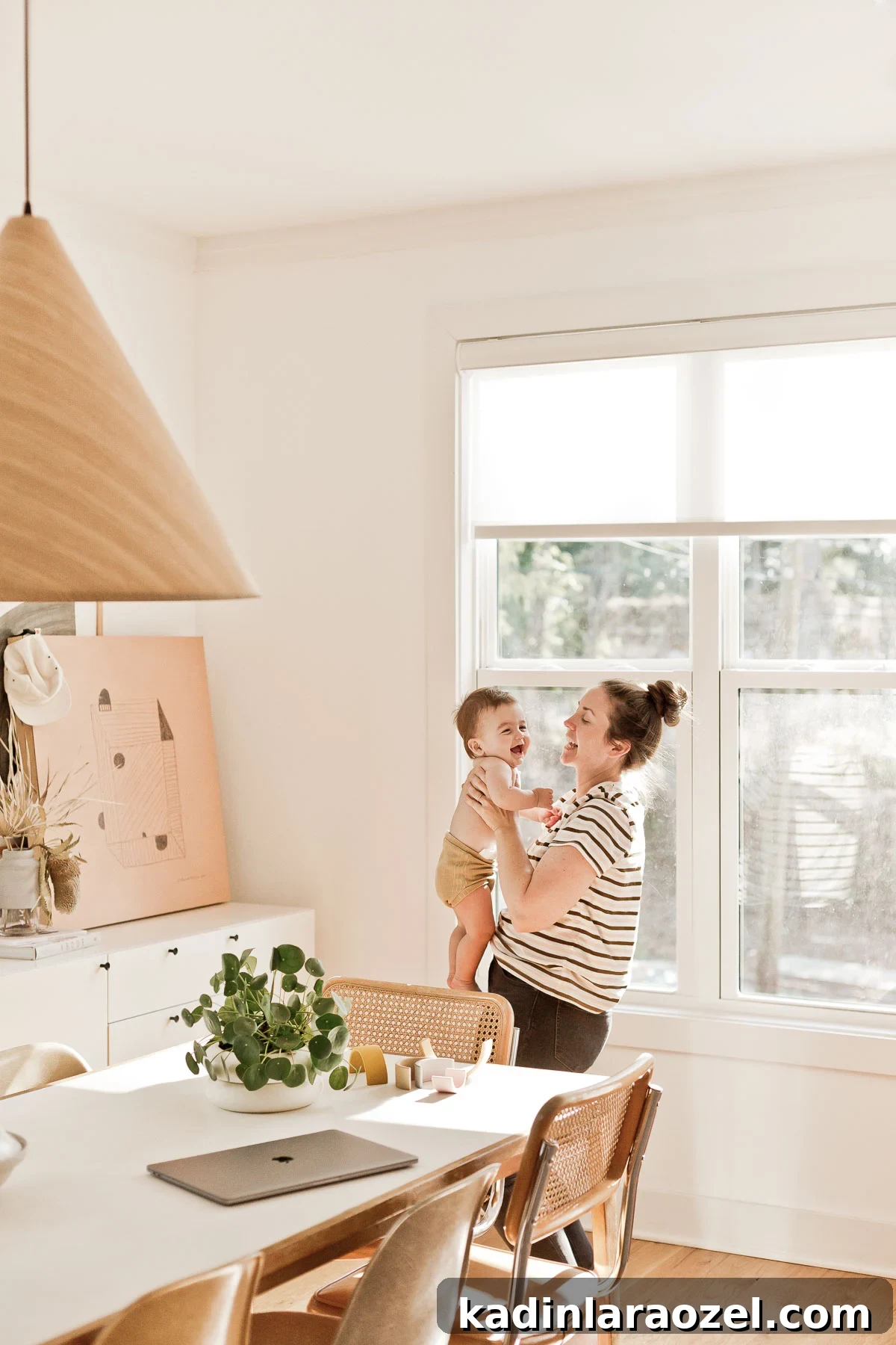 Daydreaming About Moving Back Home: Finding the Perfect House 6 Hanging out with Brittni Mehlhoff of Paper and Stitch at home with her son. #modernhome #organicmodern #diningroom #californiastyle #midcenturystyle