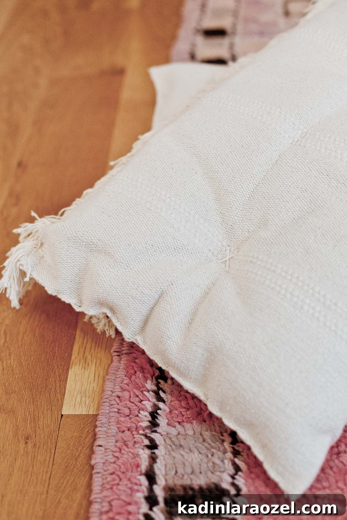 A neutral (and cute) DIY cat bed that cost less than $8 to make.