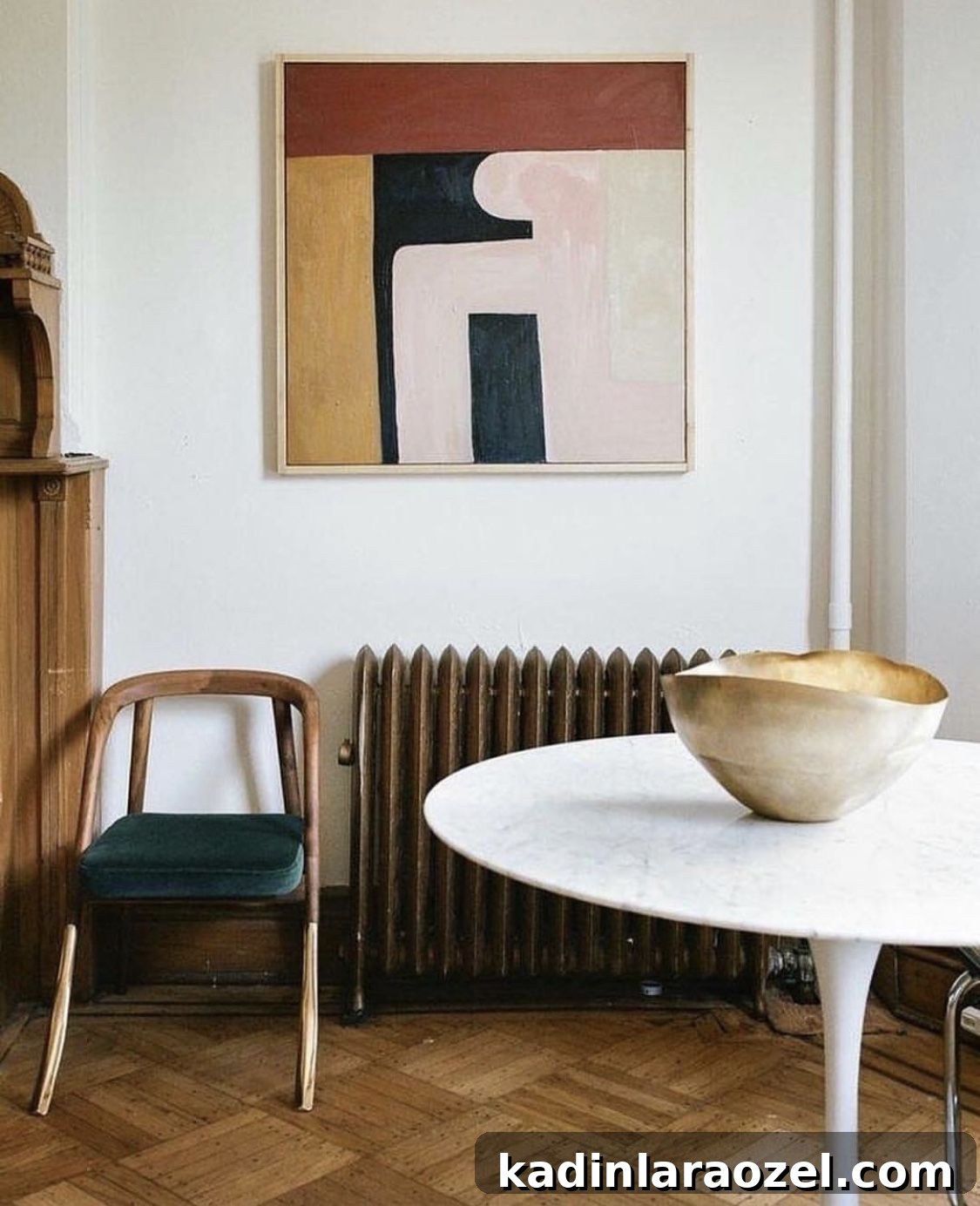 minimal organic modern dining room with bold geometric artwork