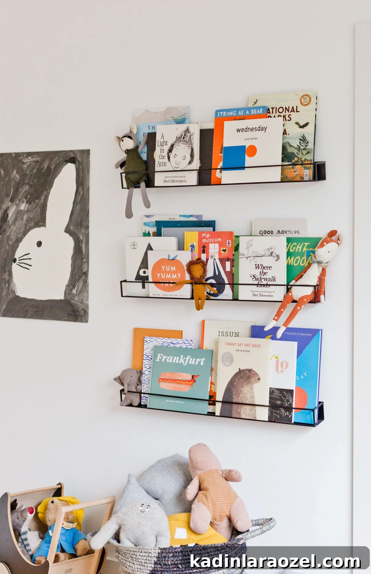 Creative Ways to Style Kids' Bookshelves for a Playful Room 4 a minimal modern kids bedroom with decorative shelves for books and toys