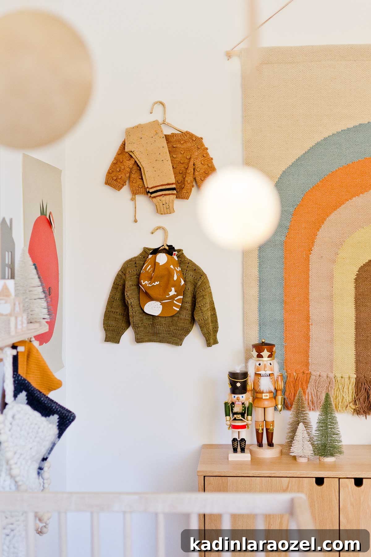 Holiday Nursery Decorating Ideas + Big Baby & Kids Holiday Gift Guide 2 a gender-neutral nursery gets the holiday treatment - with classic nutcrackers, bottle brush trees, stockings, and a Christmas tree!