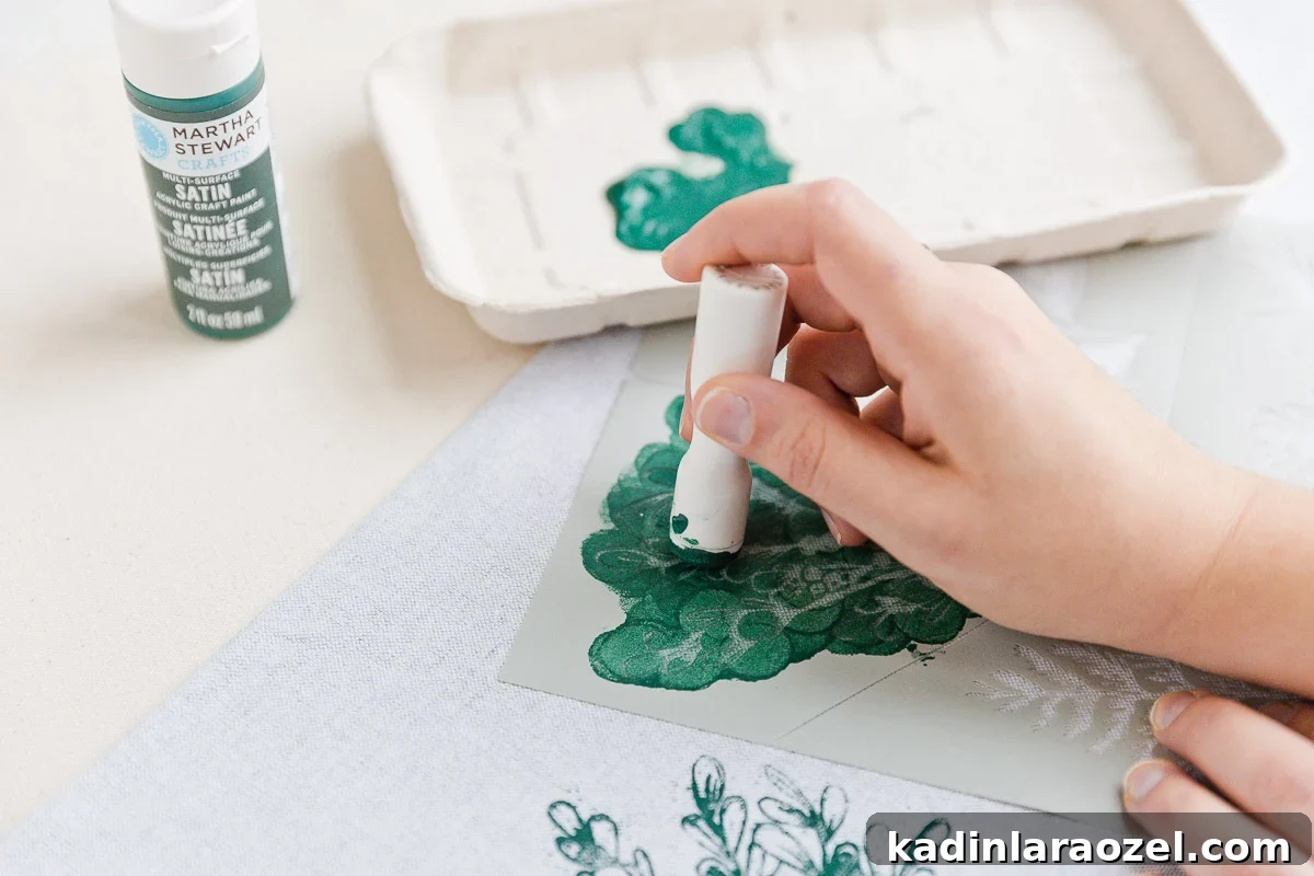 3 DIY Holiday Hostess Gifts That Impress 9 Continue stenciling floral pattern over the fabric napkin